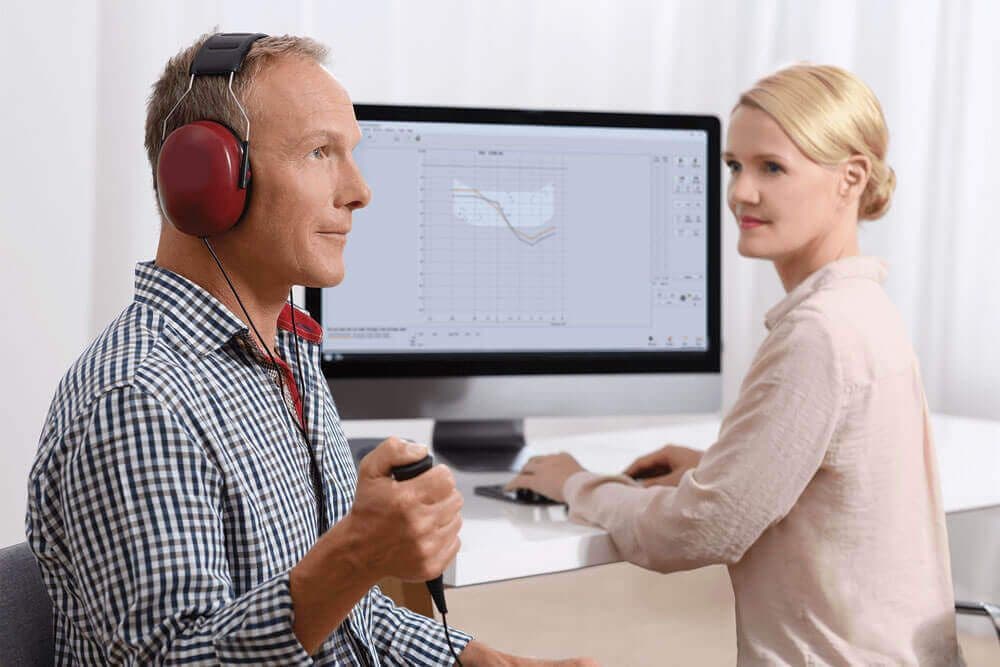Doctor giving a patient a hearing screening using the AVANT AIR+ screening audiometer